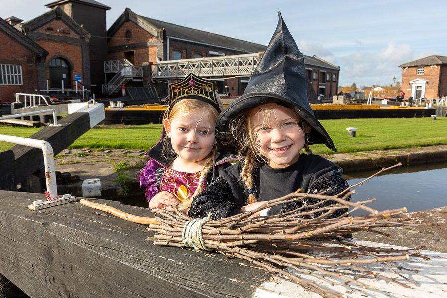 Spooky half term at the National Waterways Museum (free ghost tours, pumpkin trail, crafts, Halloween boat trips)