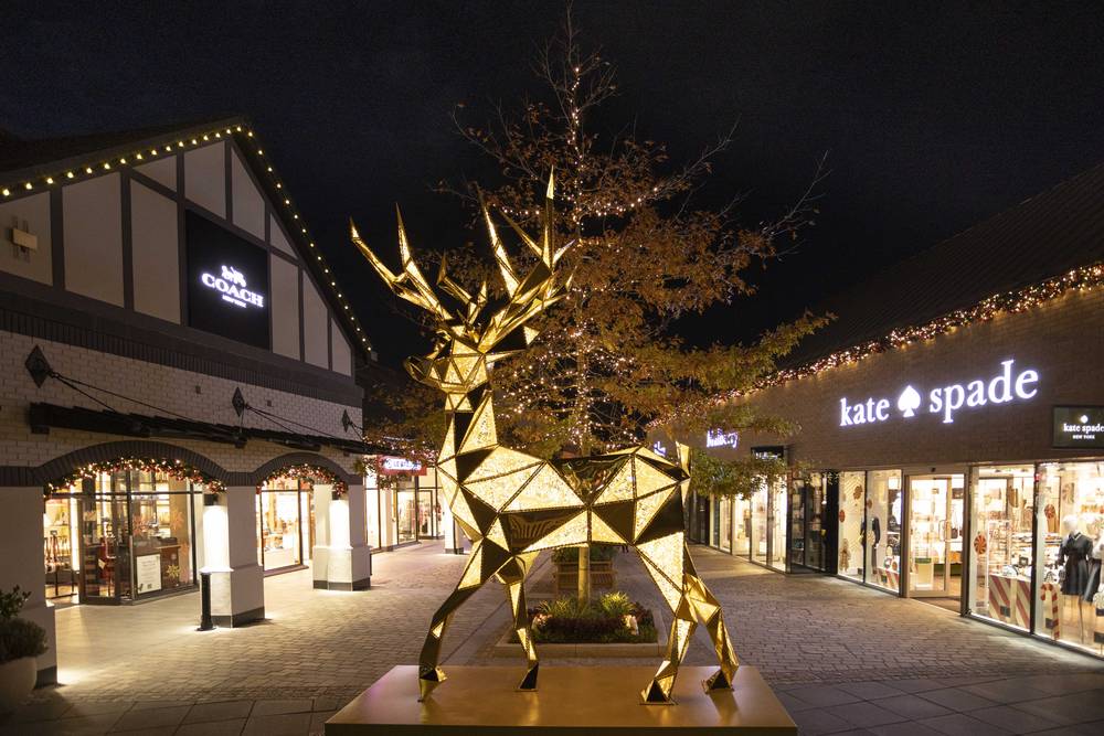 Oaks on Ice and Winter Village at Cheshire Oaks (ice rink, big wheel, free Christmas film screenings)