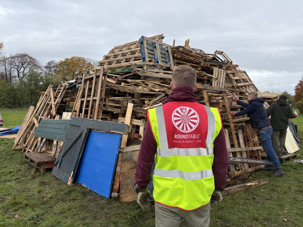 Poynton Bonfire and Fireworks (54th Poynton Round Table night) - pre-book only