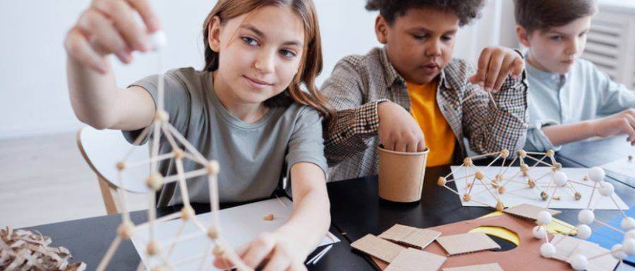 Green Libraries Week: Saturday craft activities (junk modelling and eco crafts)