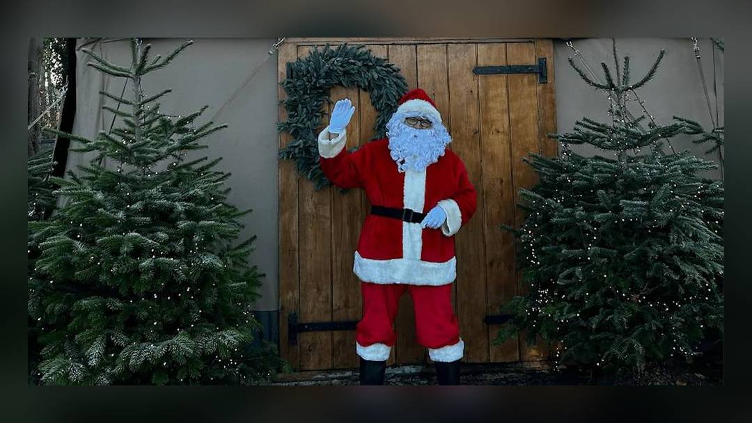 Breakfast with Santa at The General Elliot (breakfast, Santa in a festive tipi, present)