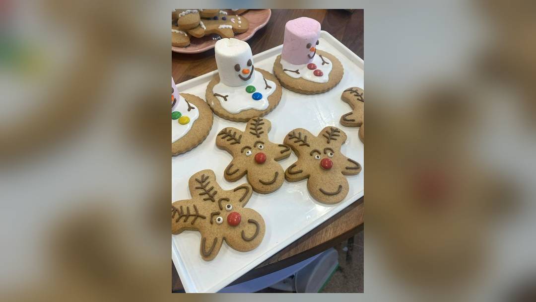 Cookie decorating workshop for little bakers