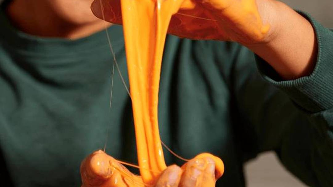 Halloween slime making (kids' workshop)