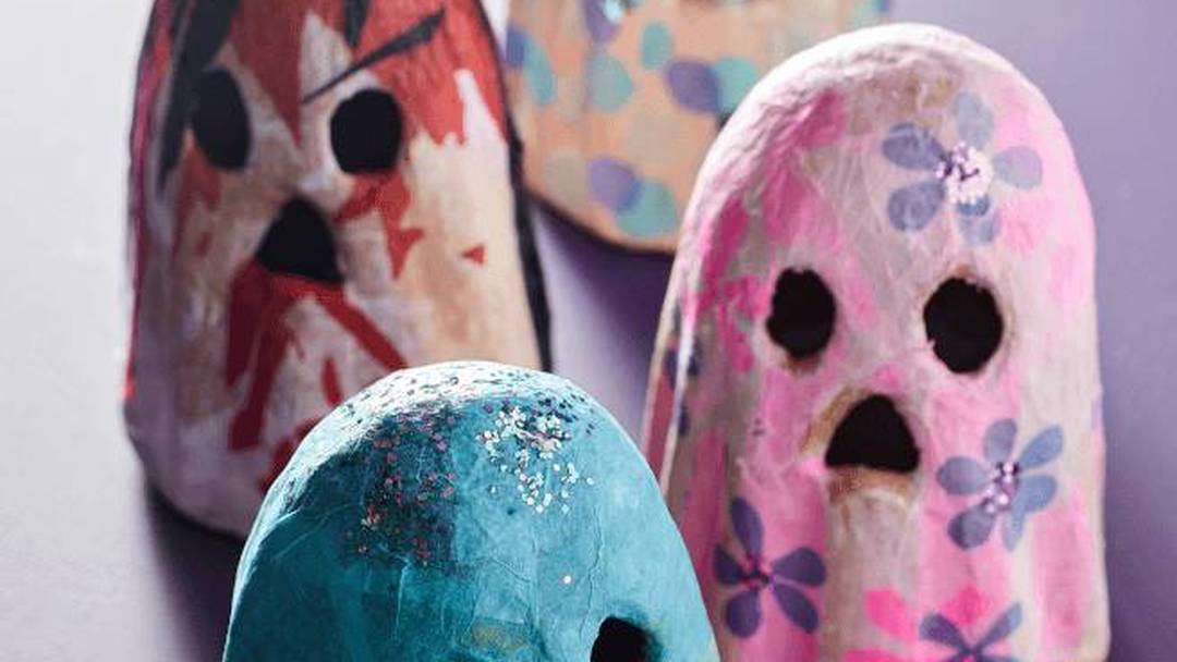 Papier-mâché ghost (kids' workshop)