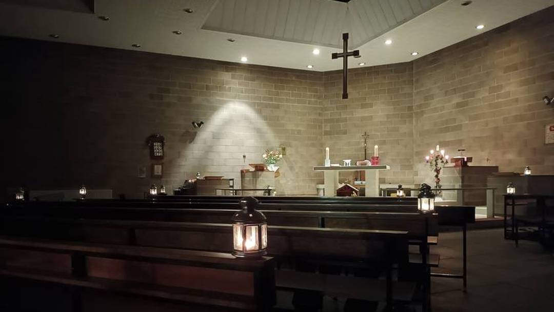 Traditional carol service at St Richard's, Peel Hall