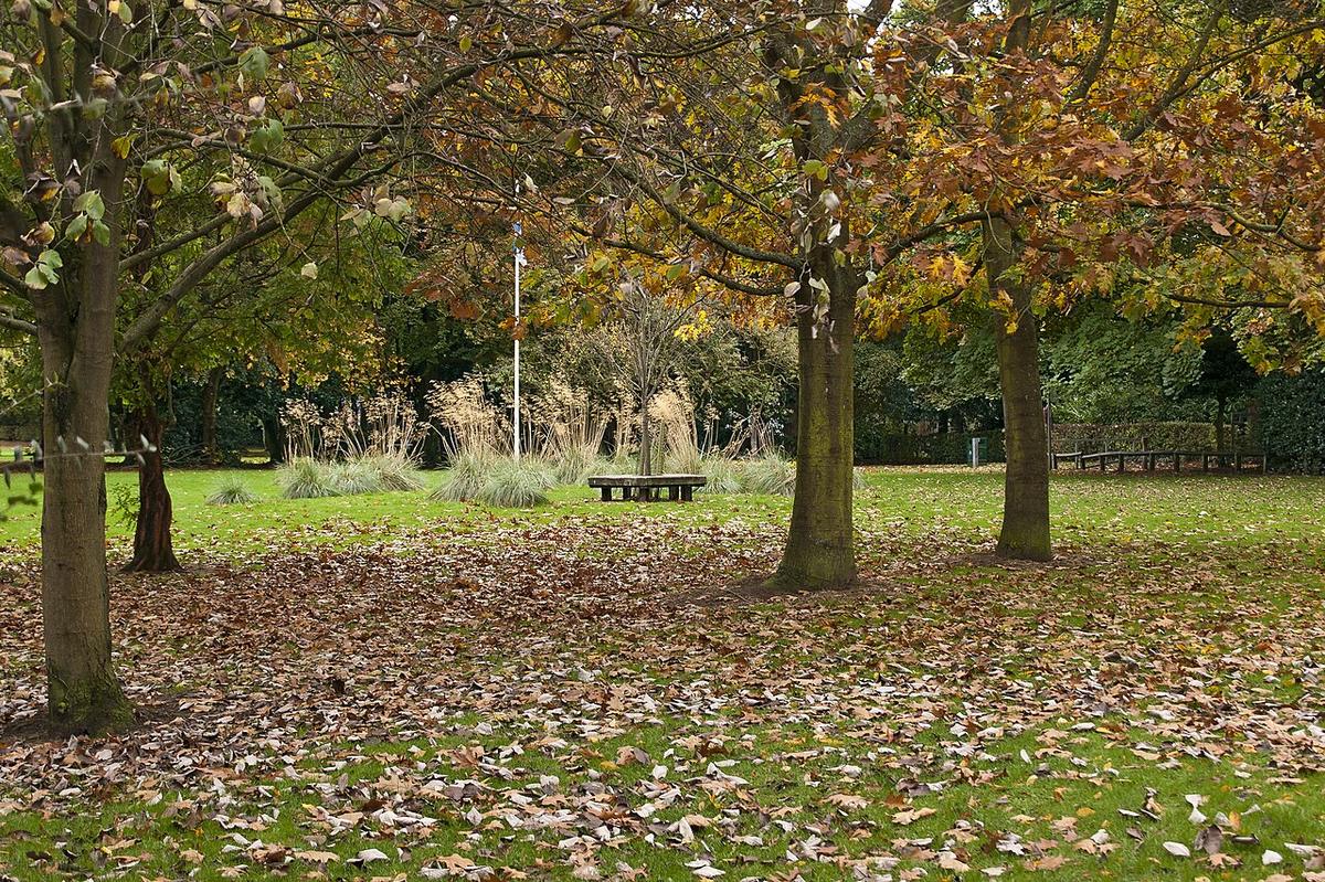 Halecroft Park